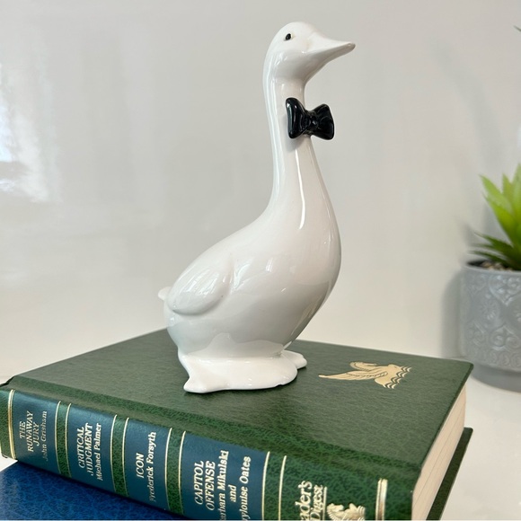 Vintage porcelain white duck with bow tie - Picture 7 of 8